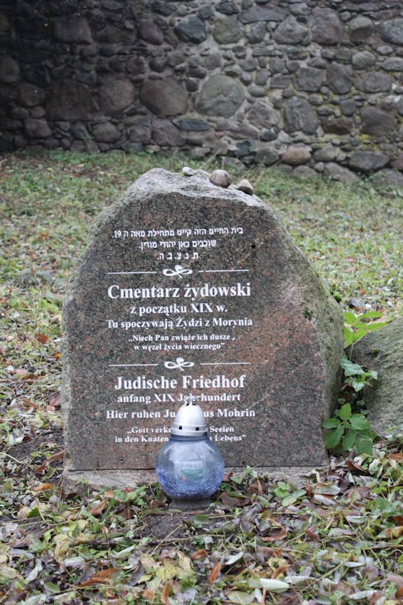 Grabstein Nummer 1 auf dem Friedhof Moryń (Mohrin)