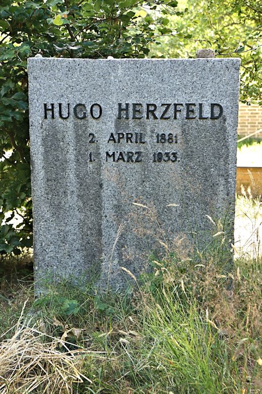 Grabstein Nummer 492 auf dem Friedhof Potsdam