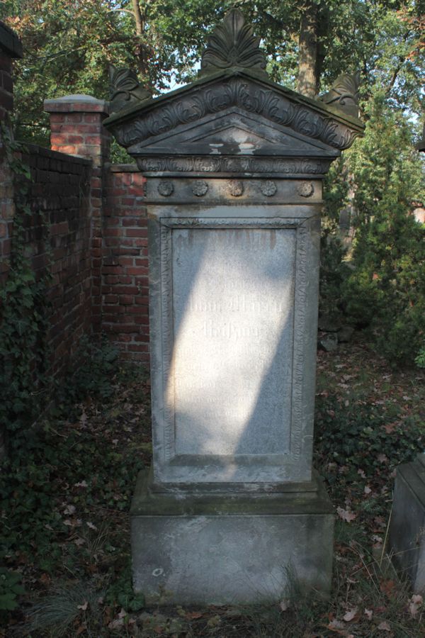 Grabstein Nummer 20 auf dem Friedhof Guben