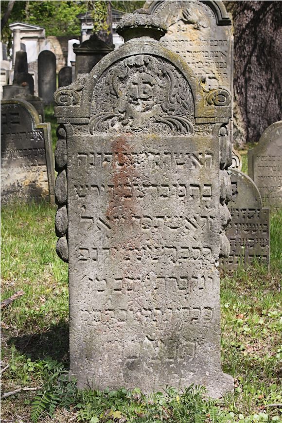 Grabstein Nummer 32 auf dem Friedhof Potsdam