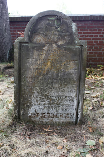 Grabstein Nummer 28 auf dem Friedhof Beelitz