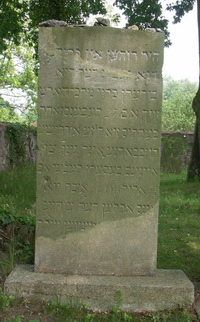 Grabstein Nummer 13 auf dem Friedhof Groß Neuendorf