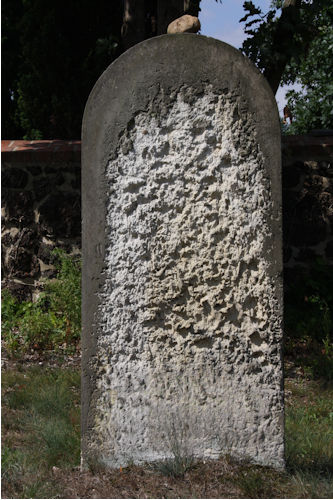 Grabstein Nummer 9 auf dem Friedhof Meinsdorf