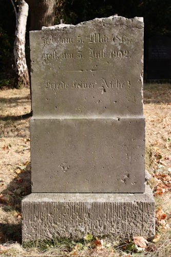 Grabstein Nummer 44 auf dem Friedhof Beelitz