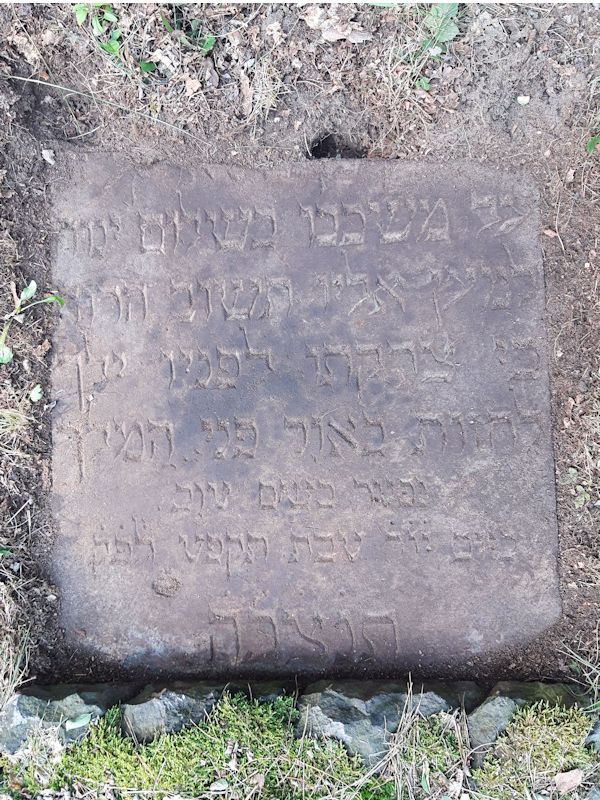 Grabstein Nummer 31 auf dem Friedhof Beeskow