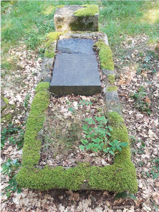 Grabstein Nummer 2 auf dem Friedhof Beeskow