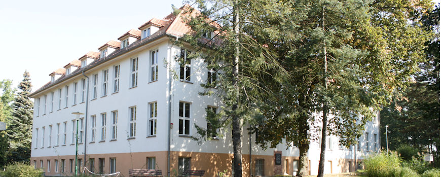 Hauptgebäude der Israelischen Erziehungsanstalt, das heutige Sally Bein-Gymnasium in Beelitz