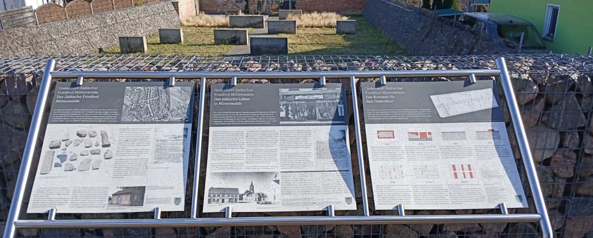 Informationstafeln zum Gedenkort Jüdischer Friedhof Mittenwalde