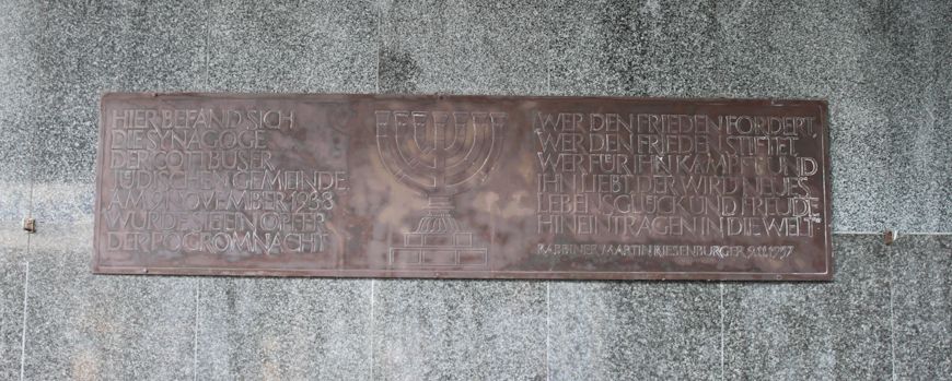 Gedenktafel am Standort der zerstörten und abgerissenen Synagoge