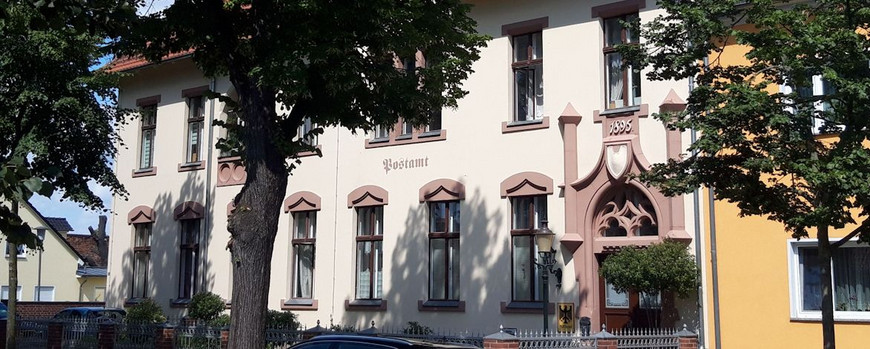 Altes Postamt an der Bahnhofstraße und in Nähe des zerstörten ersten Friedhofs