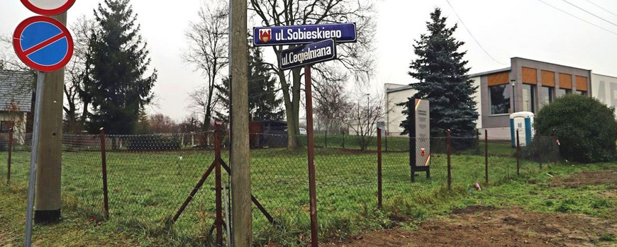 Eingezäuntes Grundstück des Jüdischen Friedhofs in Świebodzin