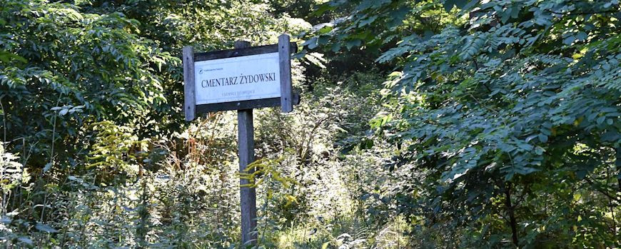 Hinweisschild am Eingang zum Jüdischen Friedhof von Trzemeszno Lubuskie