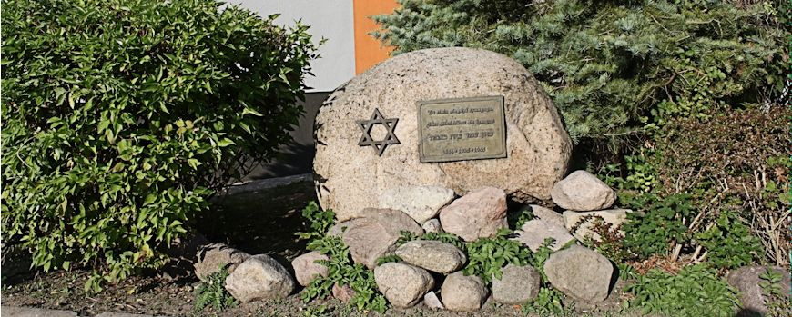 Gedenkstein am Standort der zerstörten Synagoge von Vietz