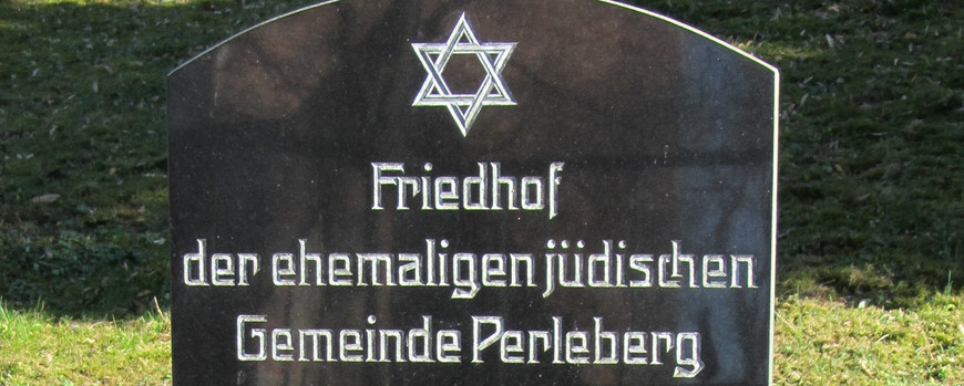 Tafel am Eingang des Jüdischen Friedhofs in Perleberg