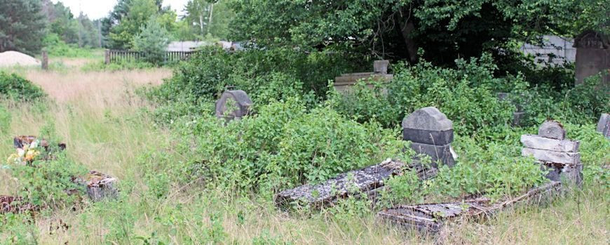 Der jüdische Friedhof in Zasieki mit den Spuren seiner Geschichte