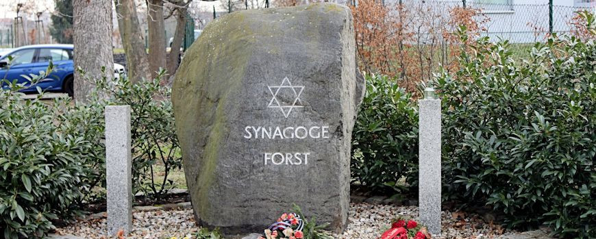 Gedenkstein am Standort der zerstörten Synagoge in Forst
