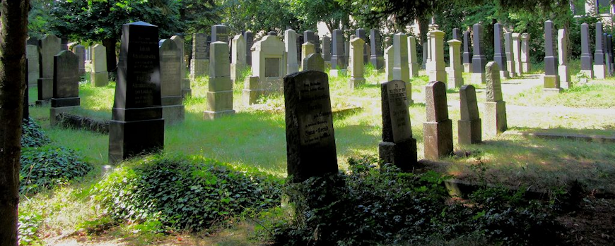 Blick in die Gräberreihen des Jüdischen Friedhofs in Prenzlau
